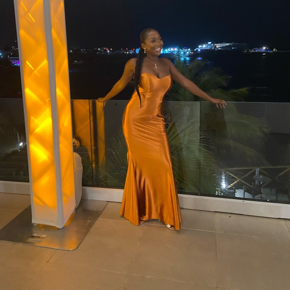 Stunning Stretch Satin Gown Sweetheart neckline, Mermaid style